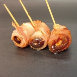 DÁTIL CON ALMENDRA Y BACON